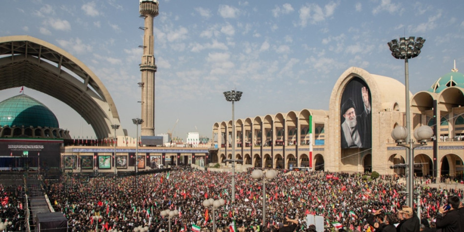 Ali Hamenei’ye Veda Töreni ve İran’da Yeni Dönemin İlk İşaretleri