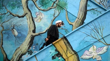 ایران در دوراهی مصلحت گرایی و ‍فقه سیاسی